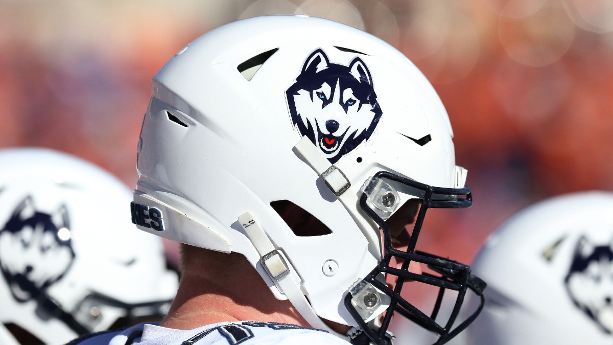 College Football Odds & Market Report: Why to Bet UConn in Week 0 article feature image