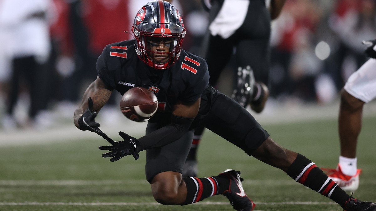 Western Kentucky vs. Hawaii College Football Odds & Picks: Betting Value on Road Favorite article feature image