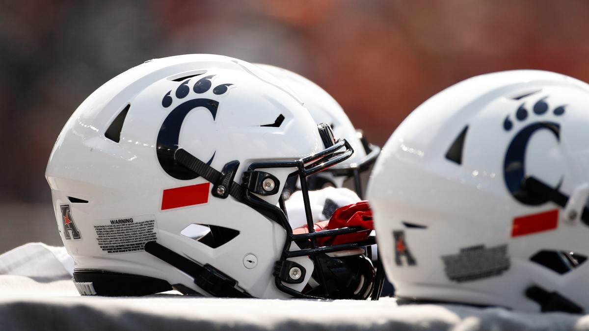 Cincinnati Bearcats climb to No. 21 spot in AP College Football Poll