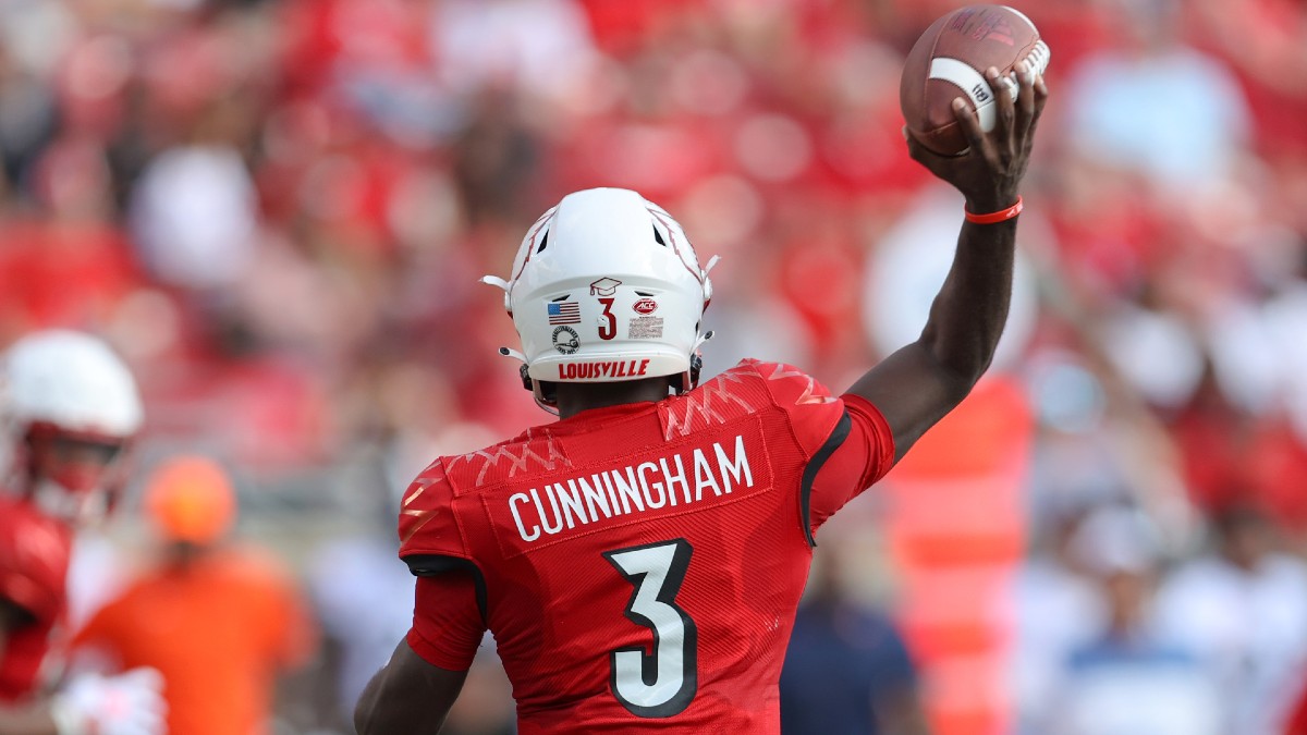 Louisville vs. UCF College Football Odds, Picks, Predictions: Will Cardinals Bounce Back? article feature image