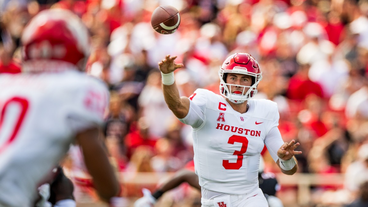 Houston vs. Navy Odds, Picks: Does Midshipmen’s ATS Streak End Here? article feature image