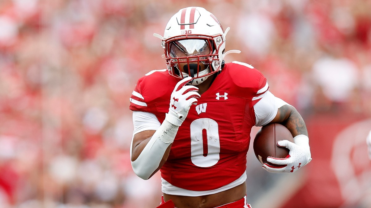 Wisconsin vs. Northwestern Odds, Picks & Predictions: Saturday College Football Betting Preview article feature image