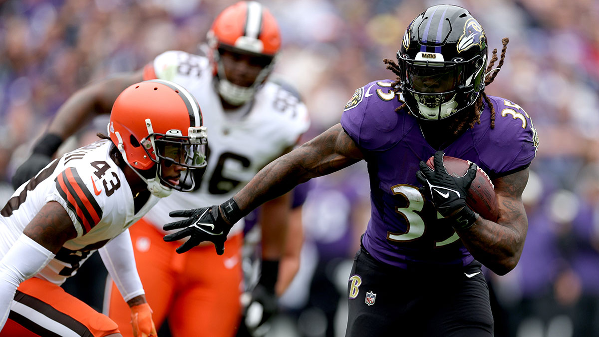 How To Treat Ravens RB Gus Edwards as Fantasy Football Waiver Wire Target article feature image