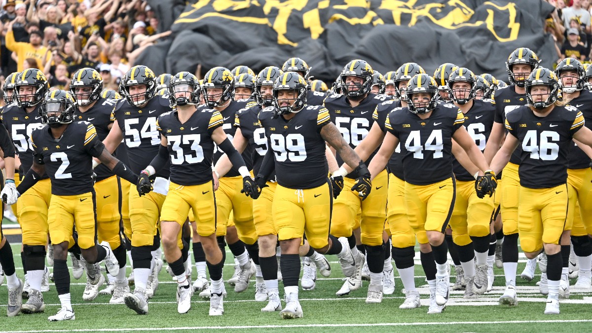 Northwestern vs Iowa Betting Odds, Picks: Bet Another Hawkeyes Under article feature image