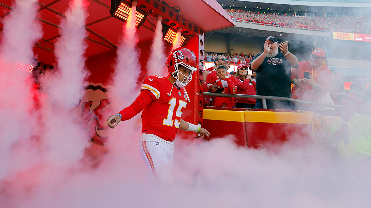 Titans vs Chiefs Sunday Night Football Odds & Picks article feature image