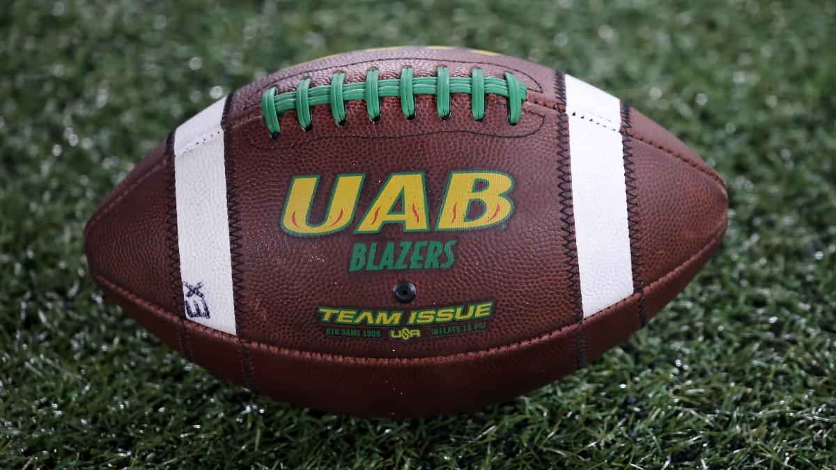 College Football Odds & Picks for Friday: Expert Predictions for UAB vs. Western Kentucky article feature image