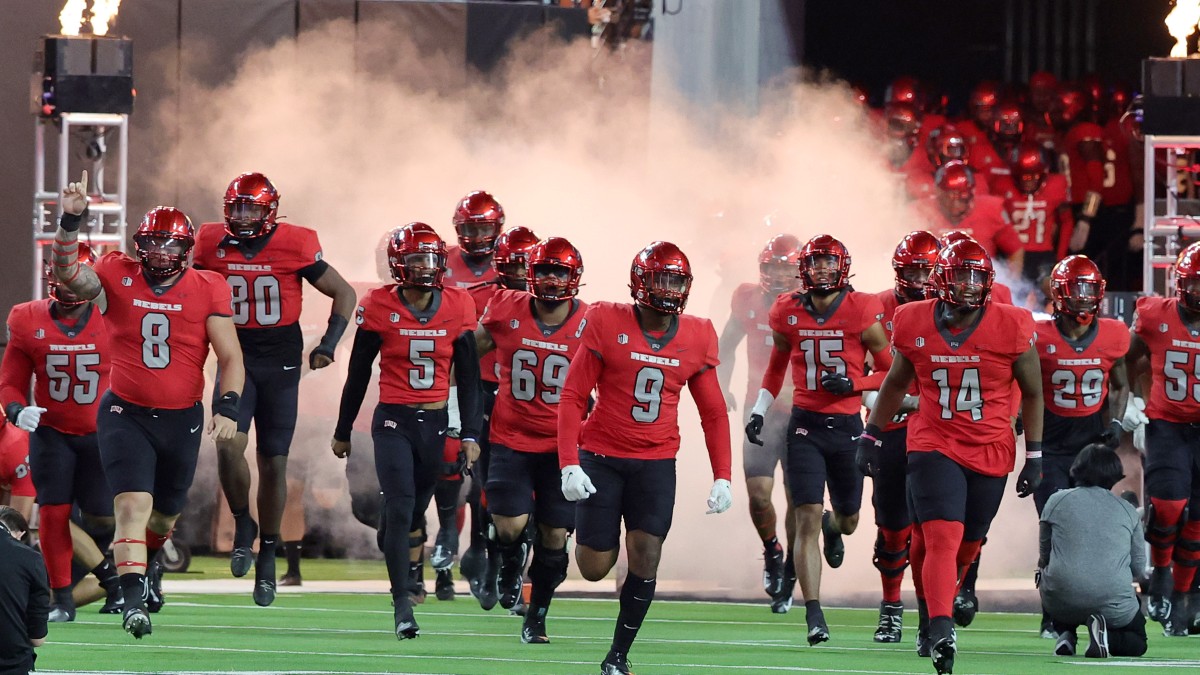 College Football Betting Predictions: The Huge Edge on Fresno State vs. UNLV Over/Under Friday article feature image