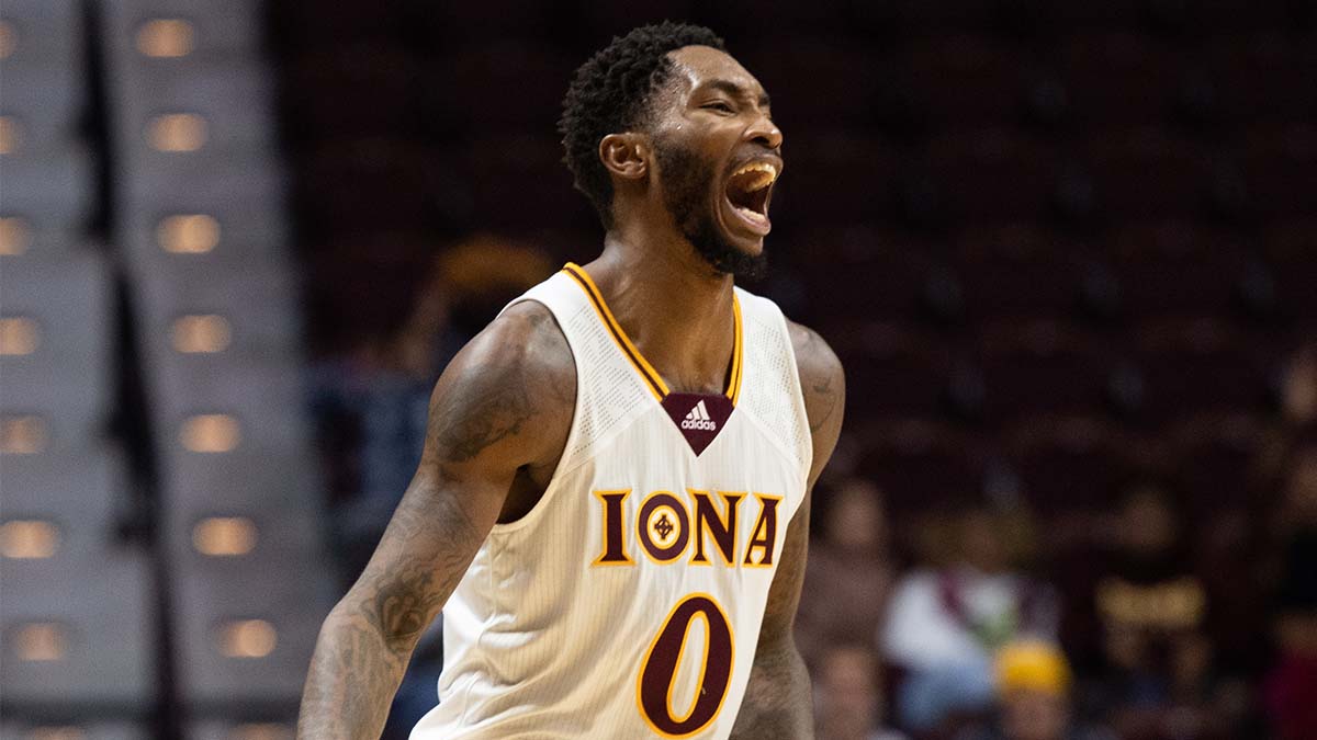 Iona vs. Santa Clara College Basketball Prediction: Pros vs. Joes for the Midnight Tipoff Between Mid-Major Powers article feature image