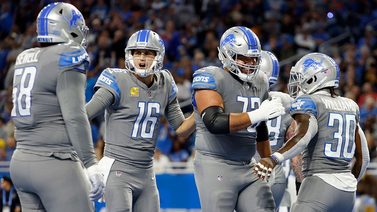 NFL Week 9 Expert Predictions: Early Slate Best Bets for Packers vs Lions, Dolphins vs Bears, More article feature image