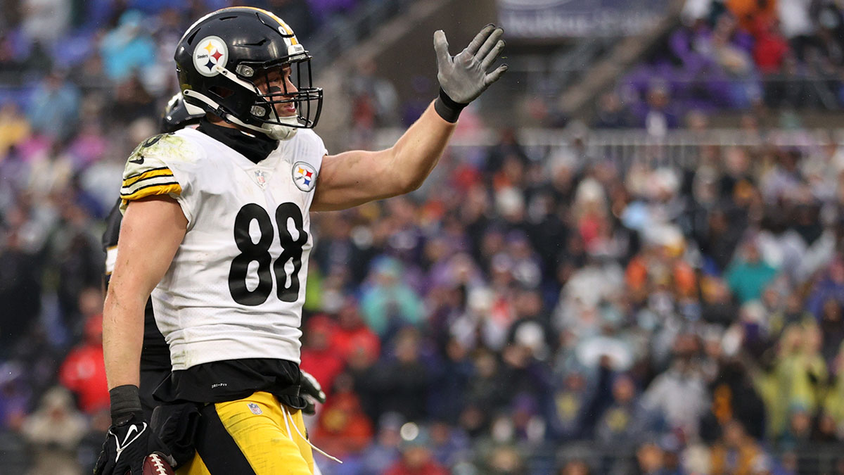 Pat Freiermuth Player Props: Expert Pick for Steelers vs Colts article feature image