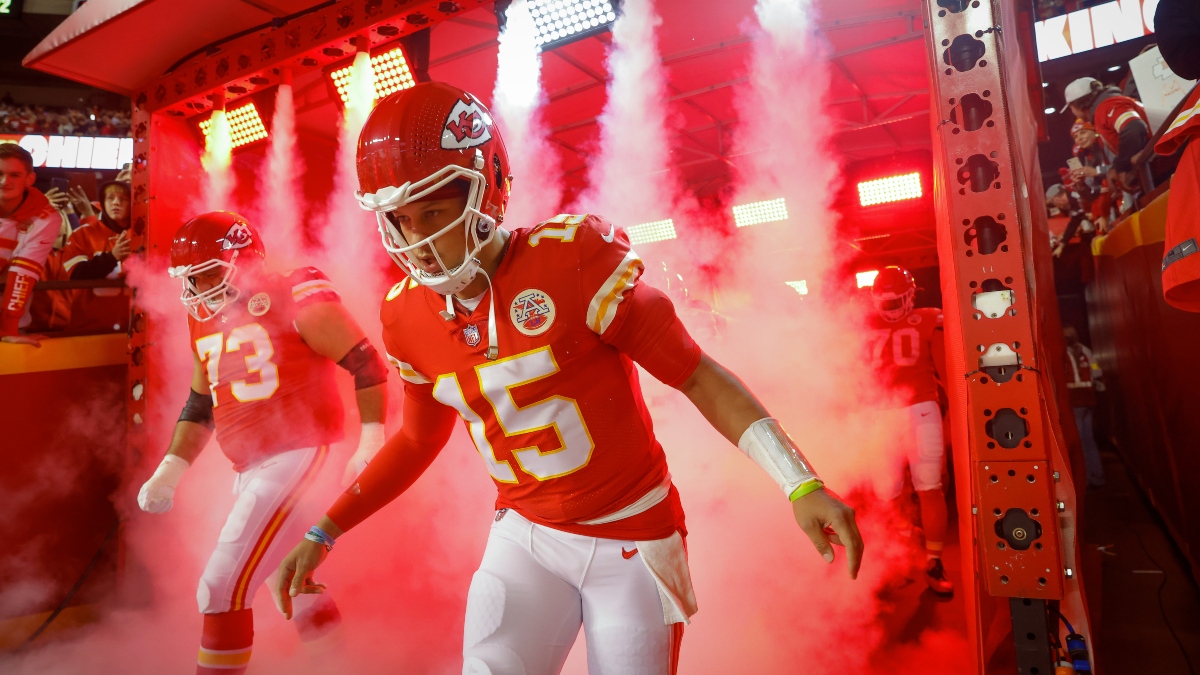 NFL Week 17 Pick’Em Pool, Confidence Ratings: Chiefs, Texans Among Best Straight-Up, Against the Spread Picks article feature image