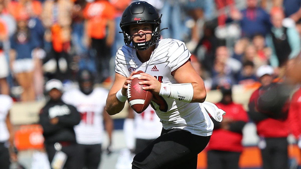 College Football Odds for Cincinnati vs. Louisville: Fenway Bowl Betting Model Prediction for Saturday Morning article feature image
