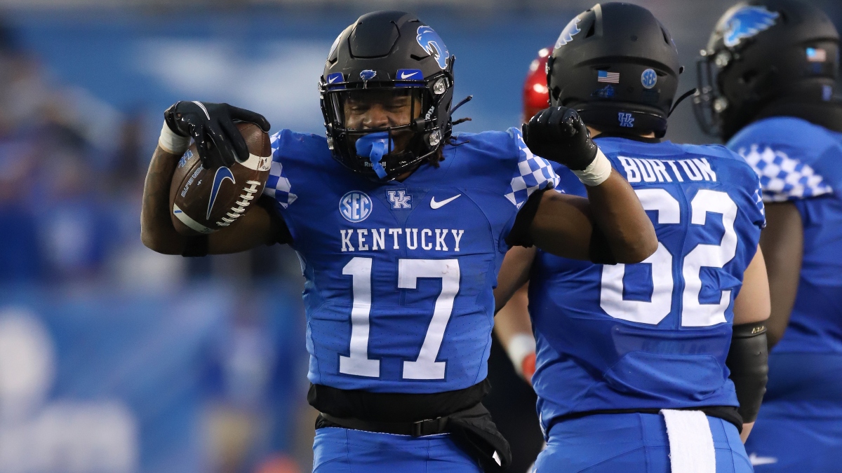 Iowa vs. Kentucky Odds, Picks: Music City Bowl College Football Betting System Prediction (Saturday) article feature image
