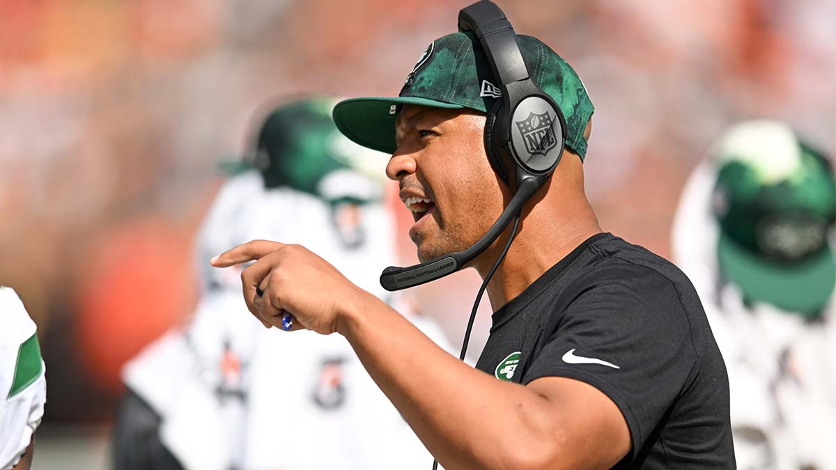 NFL Suspends Jets Wide Receivers Coach Miles Austin for Violating League’s Gambling Policy article feature image