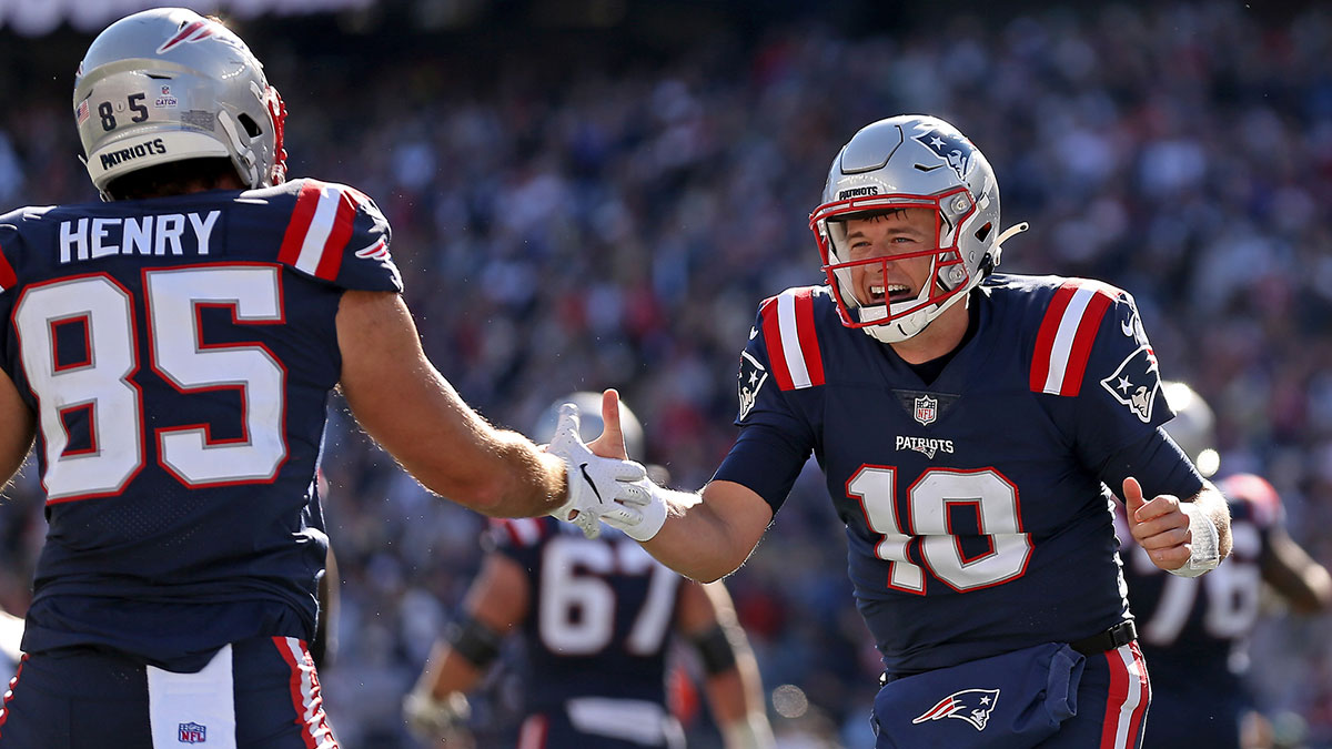 Patriots vs Cardinals Odds & Prediction: Expert Previews Monday Night Football article feature image