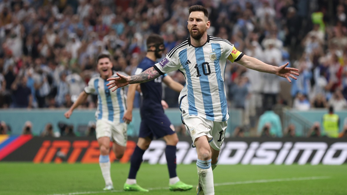 Argentina vs France Predictions, Picks: Lionel Messi & Olivier Giroud Highlight Best Goal Scorer Bets For World Cup article feature image