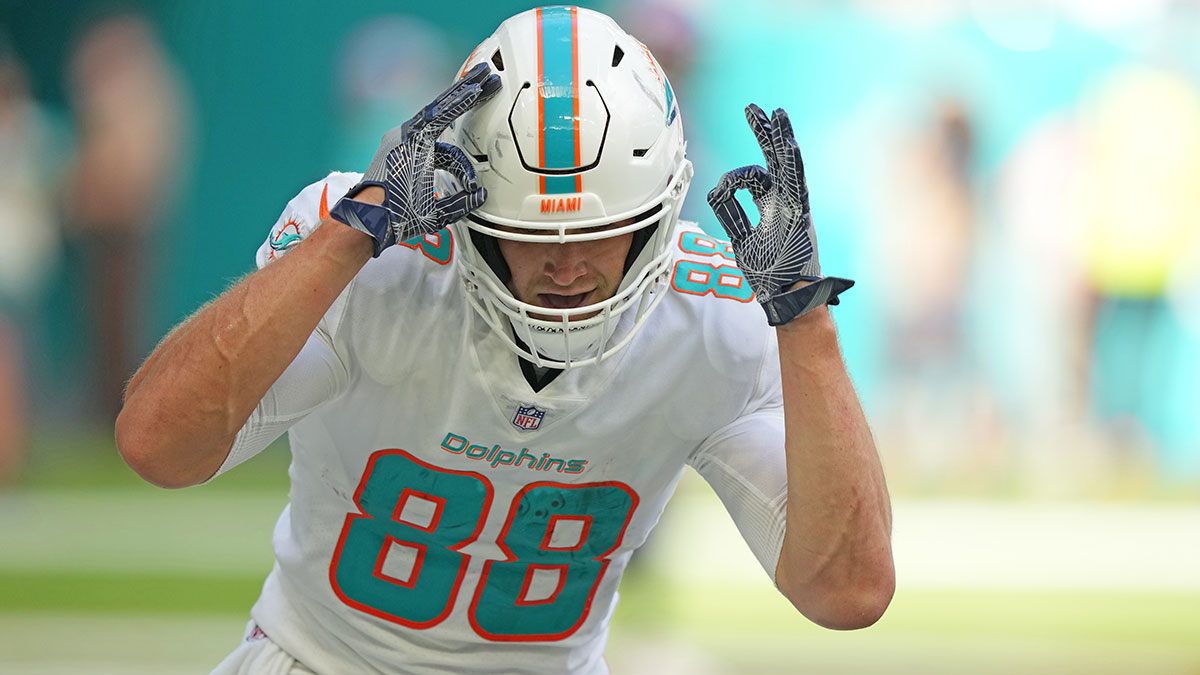 Sunday Night Football DFS Picks, Predictions: Buy Mike Gesicki, Gerald Everett, More article feature image