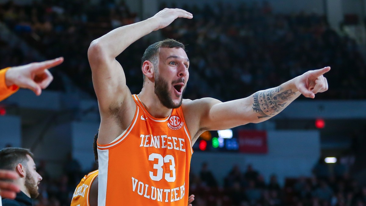 Texas vs. Tennessee Odds: College Basketball System’s Top Pick Saturday article feature image
