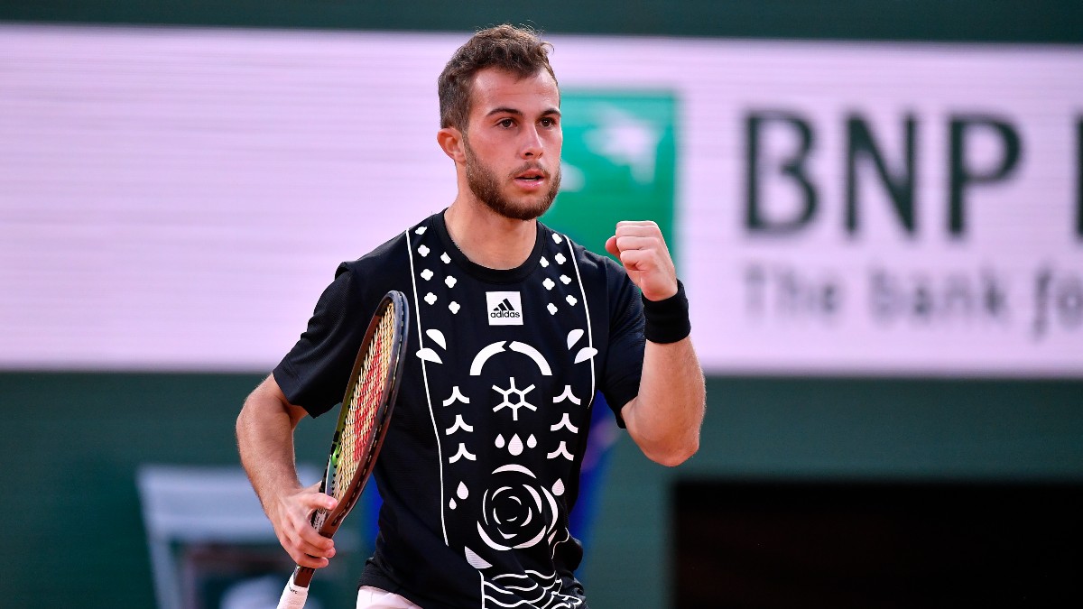 Day 3 French Open Odds & Picks | Best Bets For Jarry vs Dellien, Gaston vs Molcan article feature image