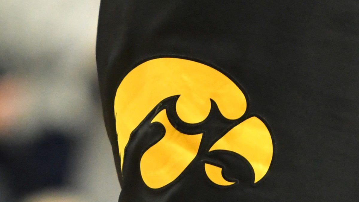 Iowa Gambling Authorities Launch Investigation Against Hawkeyes Baseball After Player Suspensions article feature image