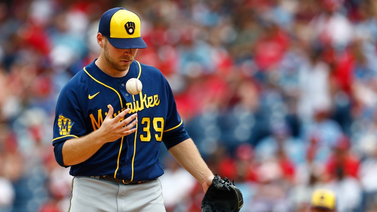 MLB Odds, Picks: Best Bets for Mariners vs. Twins, Reds vs. Brewers & More (Tuesday, July 25) article feature image