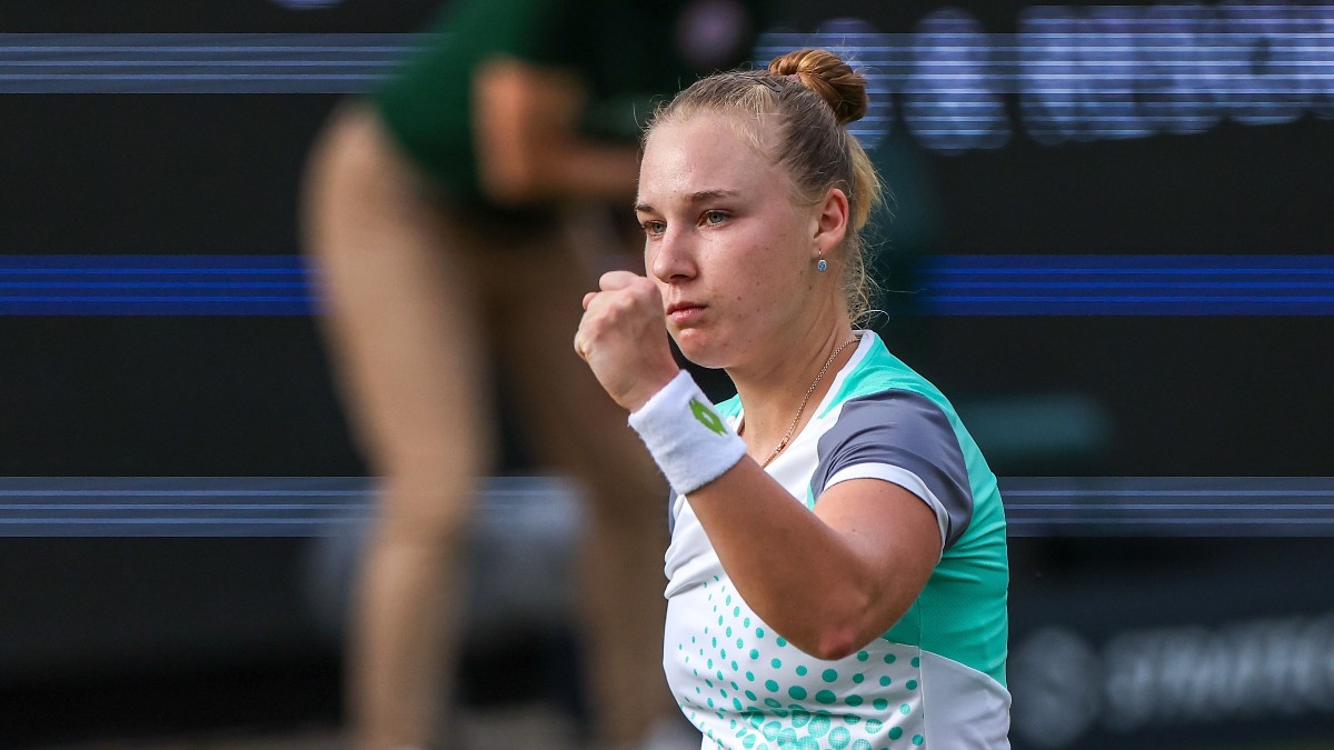 Tuesday Wimbledon Predictions: Bonaventure & Blinkova Have Betting Value article feature image