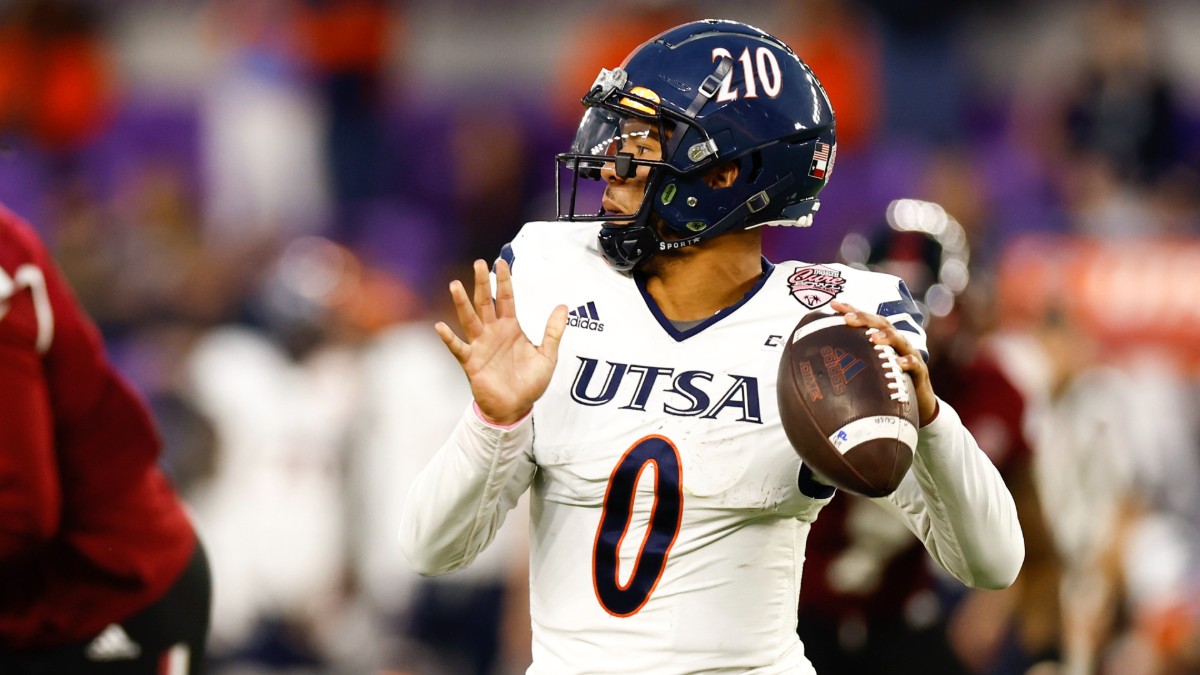 College Football Odds, Picks for UTSA vs. Houston article feature image