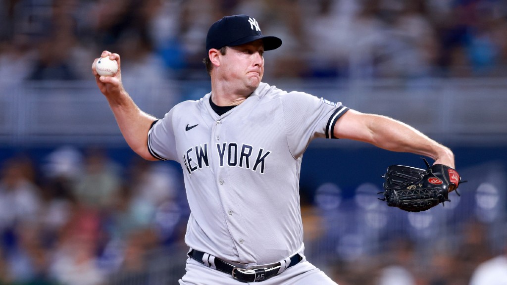 MLB Picks Saturday | Red Sox vs Yankees Predictions & Odds (August 19) article feature image