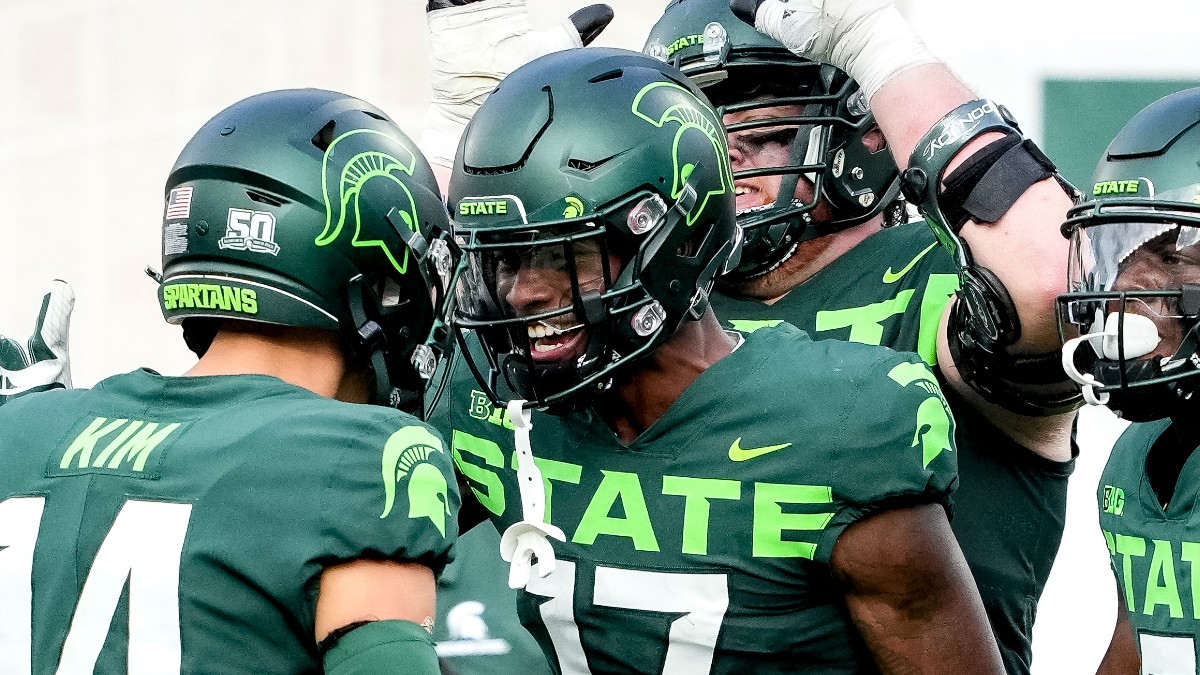 College football picks, predictions, odds: Michigan State-Illinois