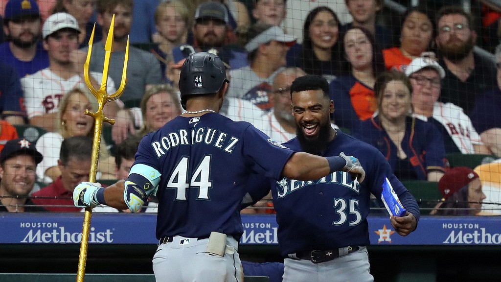 MLB Best Bets Today | Odds, Picks for Yankees vs Red Sox, Astros vs Mariners, More (Saturday, August 19) article feature image