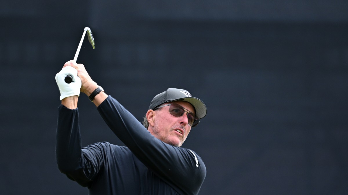 Phil Mickelson Will Refrain From Gambling on NFL This Season article feature image