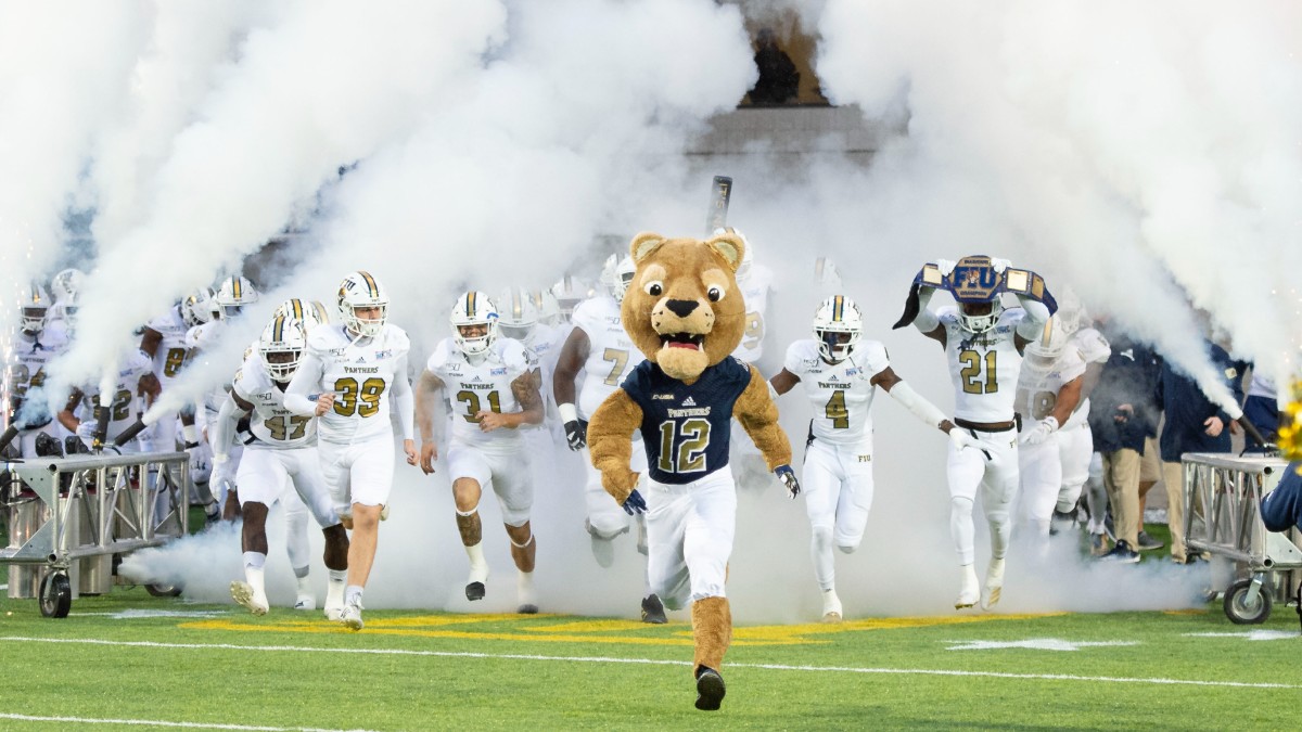 FIU vs UConn Odds & Picks: The Moneyline Bet to Make article feature image