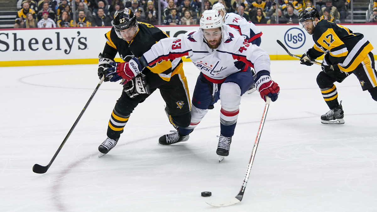 Jake Guentzel of the Pittsburgh Penguins handle the puck against Mark  News Photo - Getty Images