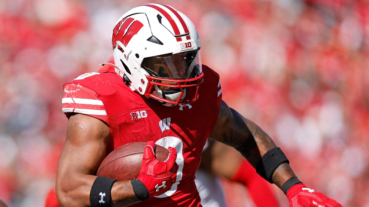 Wisconsin vs Illinois Picks & Odds: How to Bet Short Spread article feature image