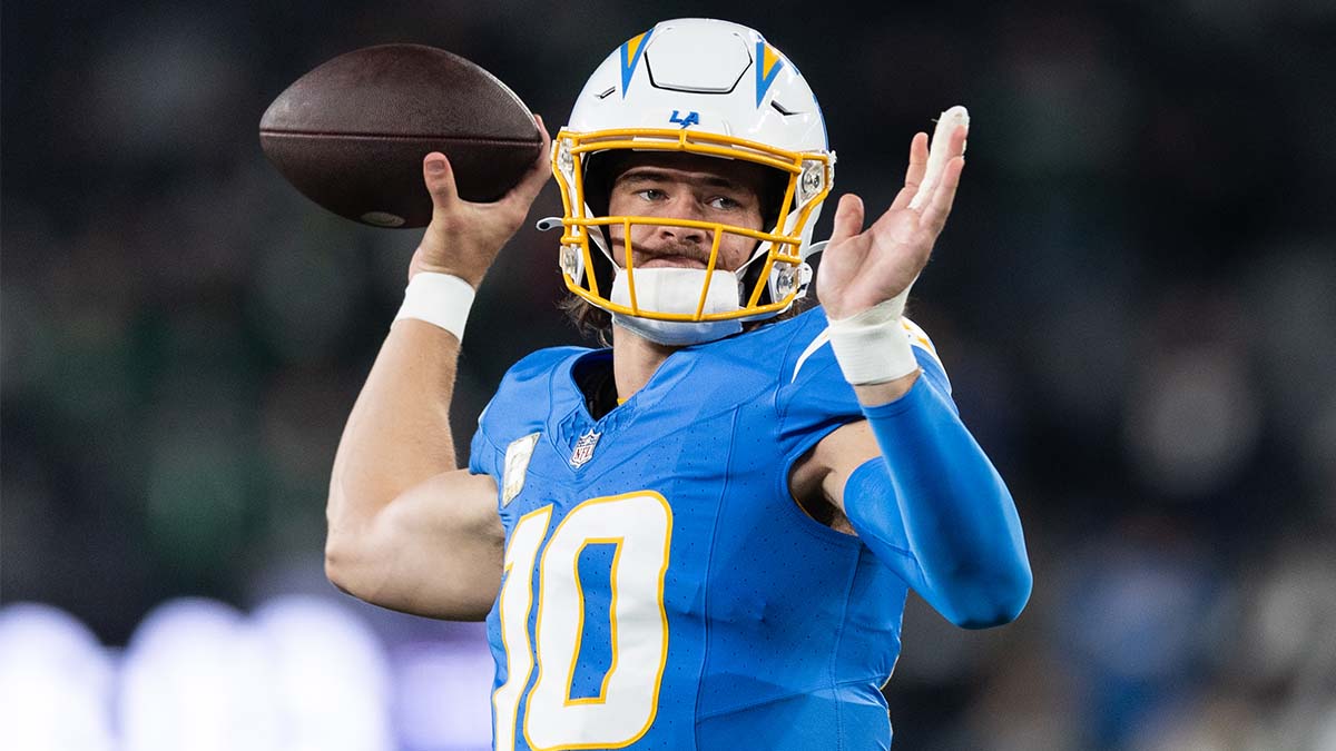 Chargers vs. Packers Odds: Opening Week 11 Spread, Total article feature image