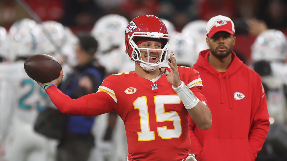 Updated Super Bowl Odds: Chiefs Favored & Eagles Close Behind After Win Over Cowboys article feature image