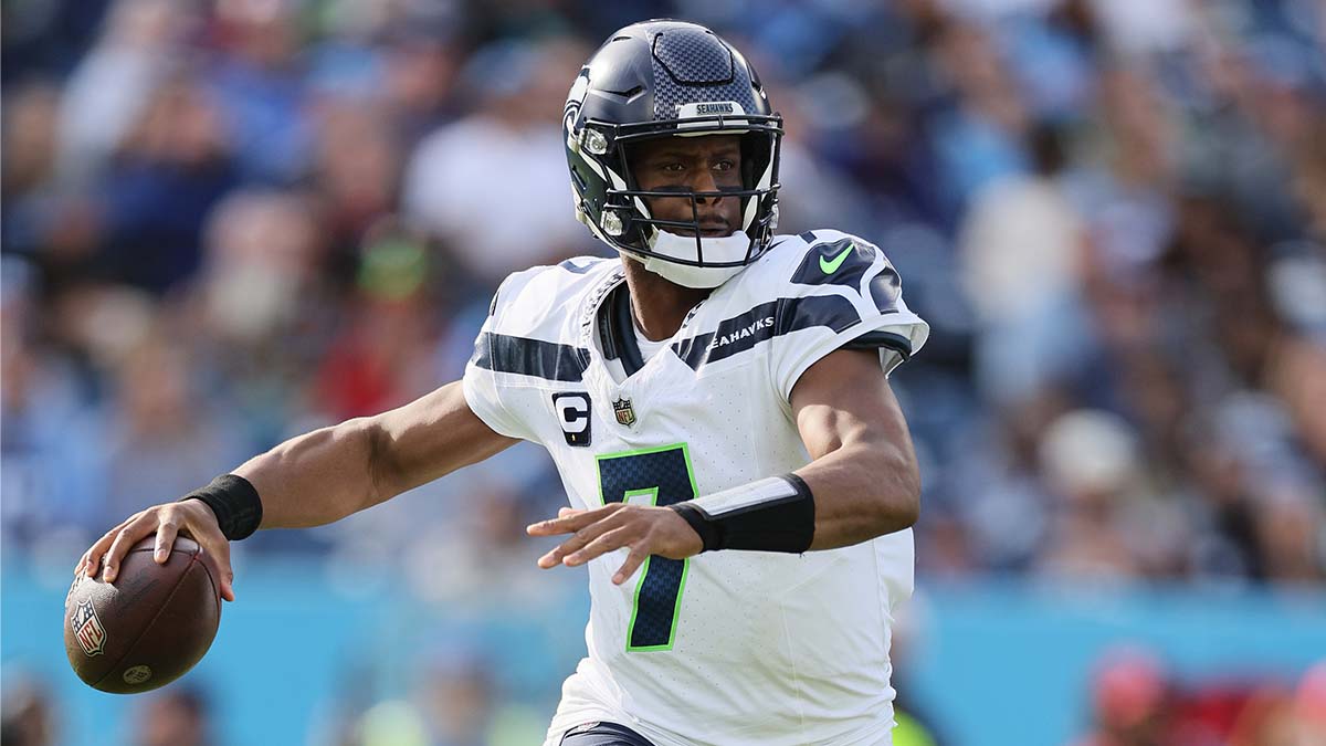 Seahawks vs. Cardinals Odds, Week 18 Spread, Total article feature image