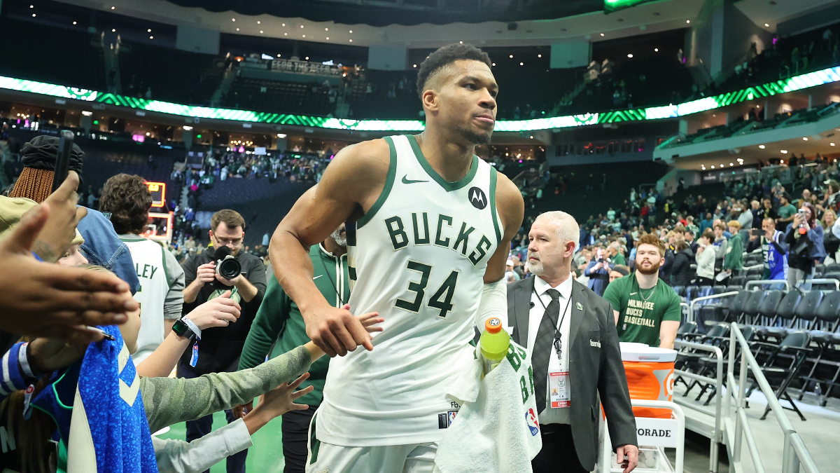 Bucks, Pacers Scuffle Over Game Ball After Giannis Antetokounmpo’s Record Performance article feature image