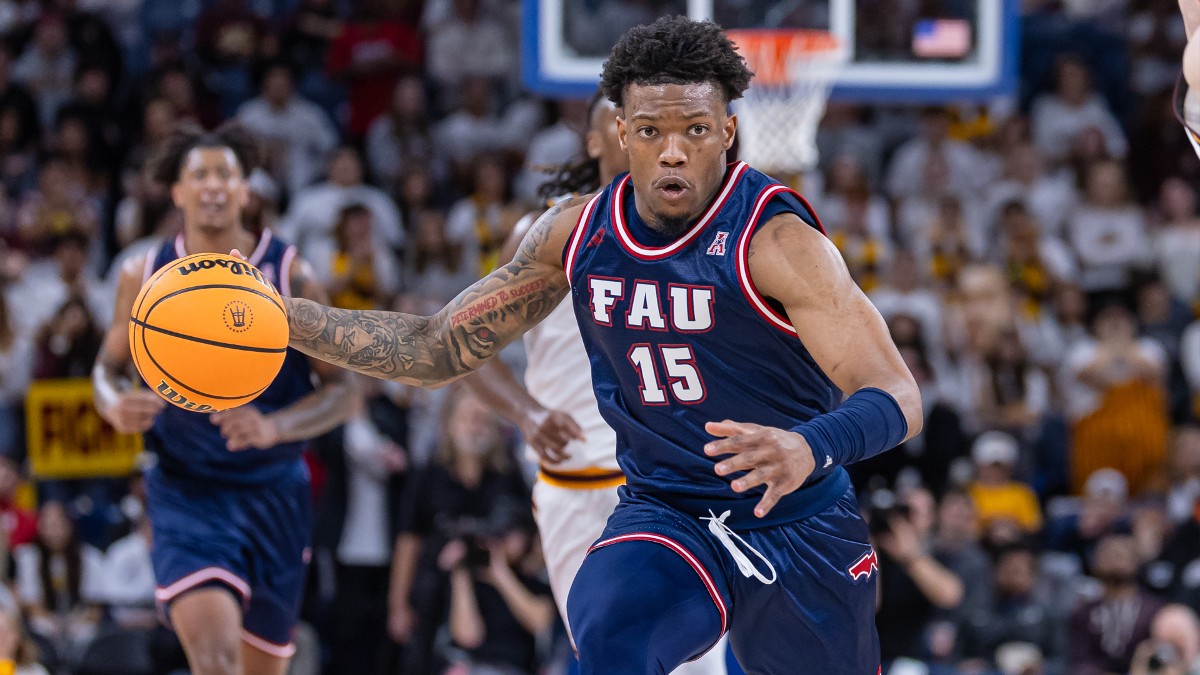 Charleston vs Florida Atlantic: Bet This Team Total article feature image