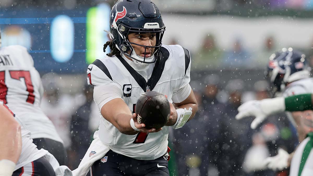 Titans vs. Texans Odds, Week 17 Spread, Total article feature image