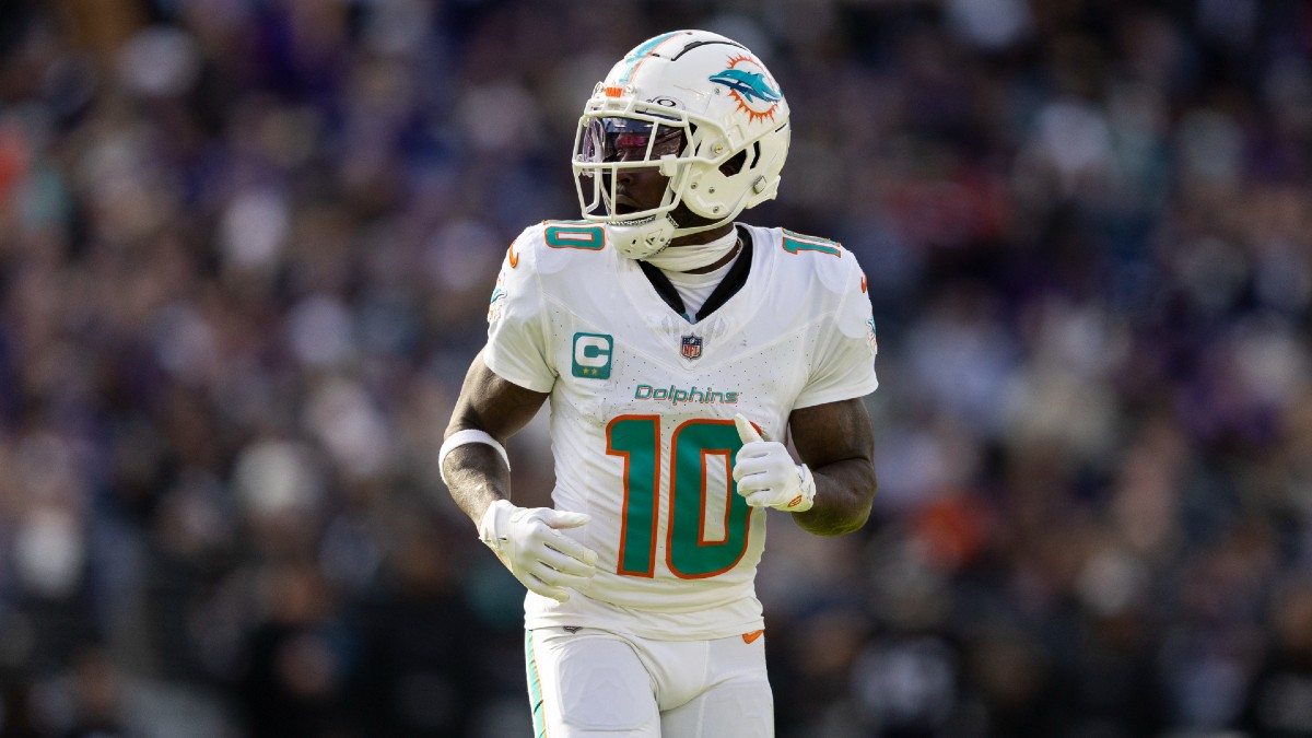 Tyreek Hill Props: Dolphins WR Creeping Up on All-Time Record vs. Bills article feature image