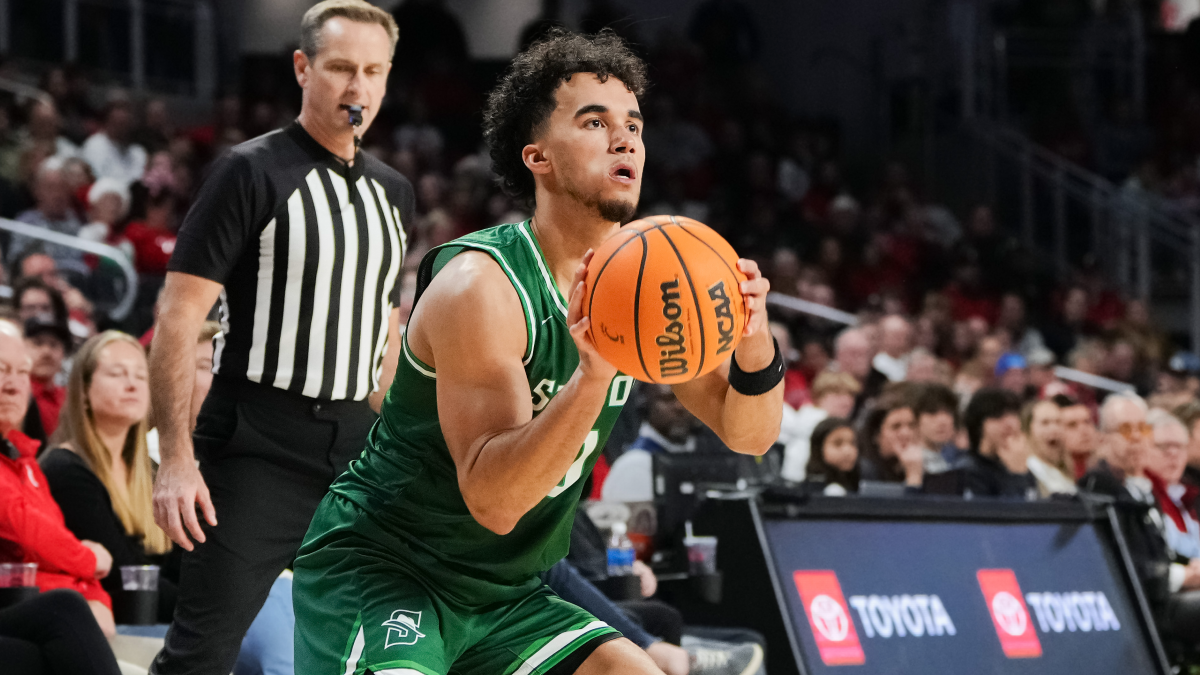 College Basketball Spread Picks | Queens vs Stetson Prediction Tuesday article feature image
