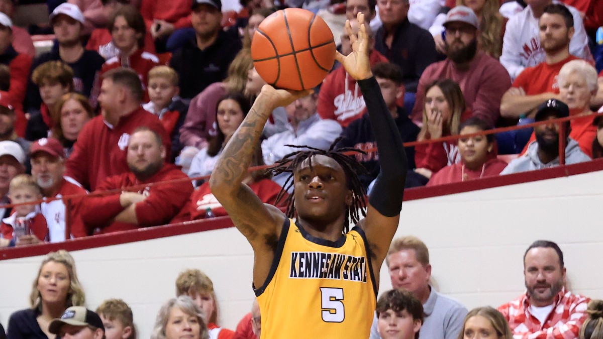 College Basketball Picks | Kennesaw State vs Queens Spread Prediction article feature image