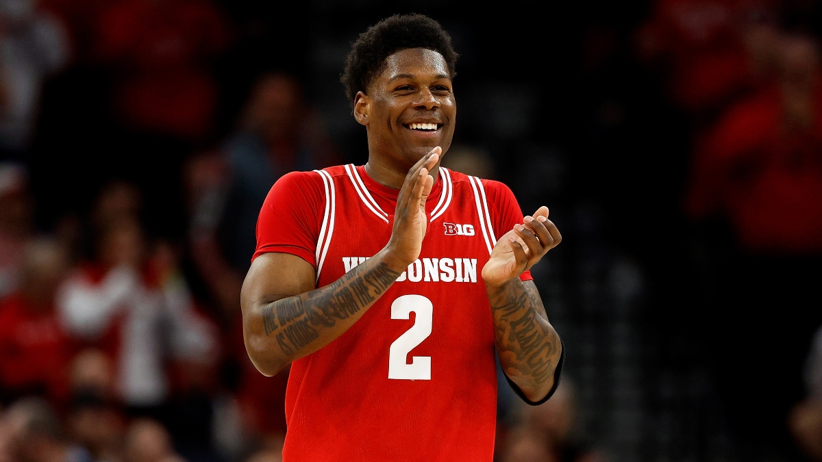 College Basketball Picks for Sunday: Wisconsin vs. Illinois Over/Under Prediction (March 17) article feature image