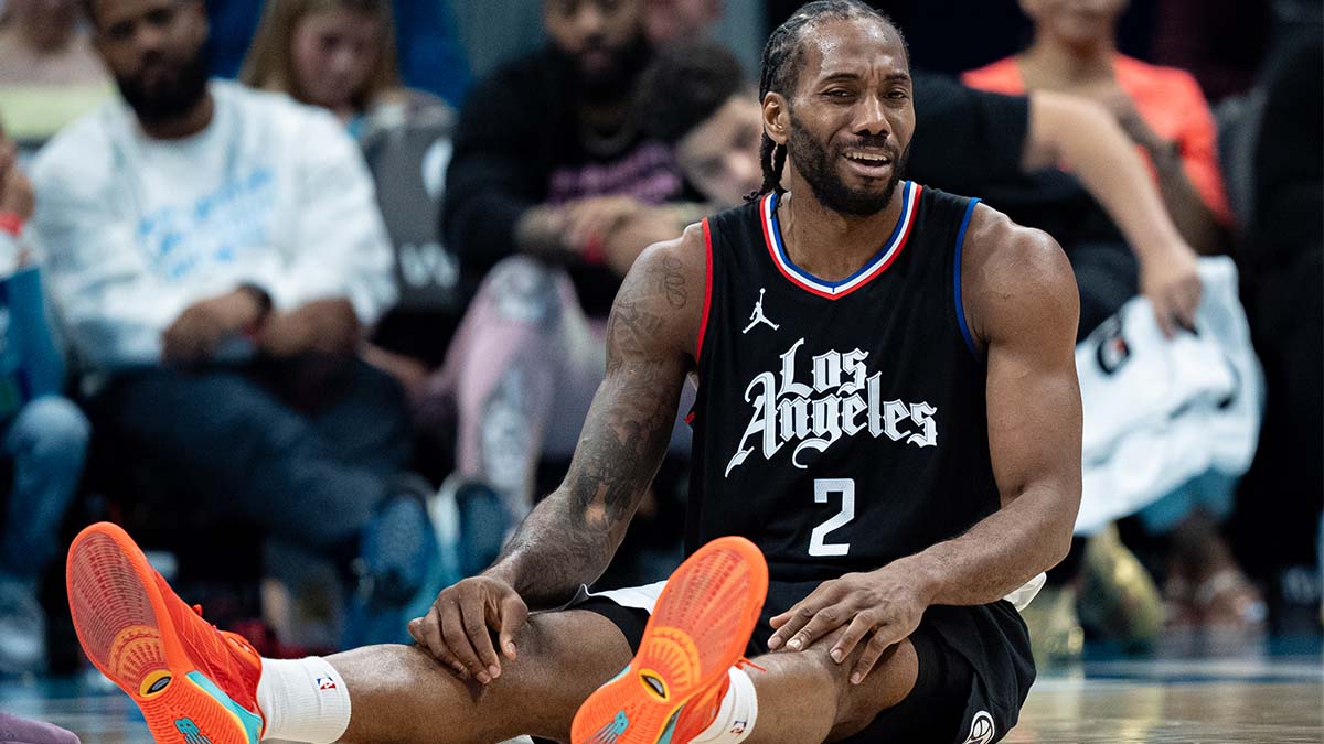 NBA Injury News: Kawhi Leonard Arrives at Shootaround; Line Immediately Moves in Clippers’ Direction article feature image