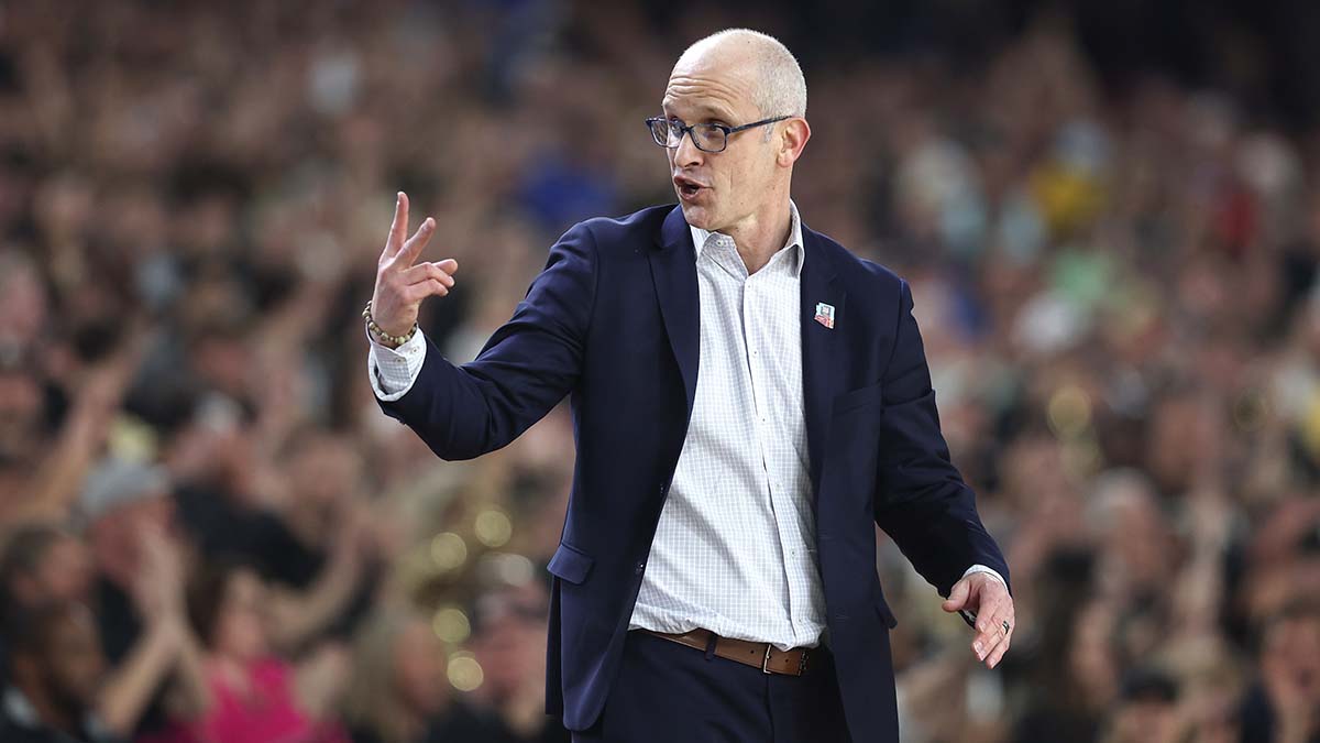 Dan Hurley Turns Down Lakers, Will Stay at UConn in Pursuit of 3rd-Straight Title article feature image