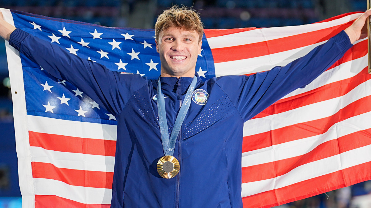 USA Swimming Brings in Gold Medals, World Records Image