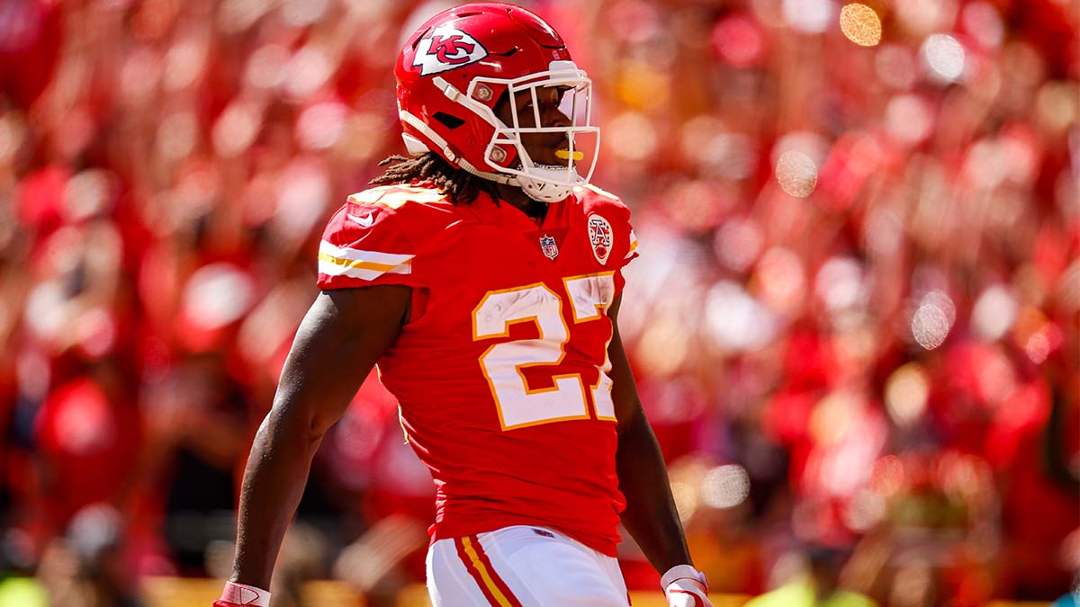 Chiefs Sign Kareem Hunt After Isiah Pacheco Injury