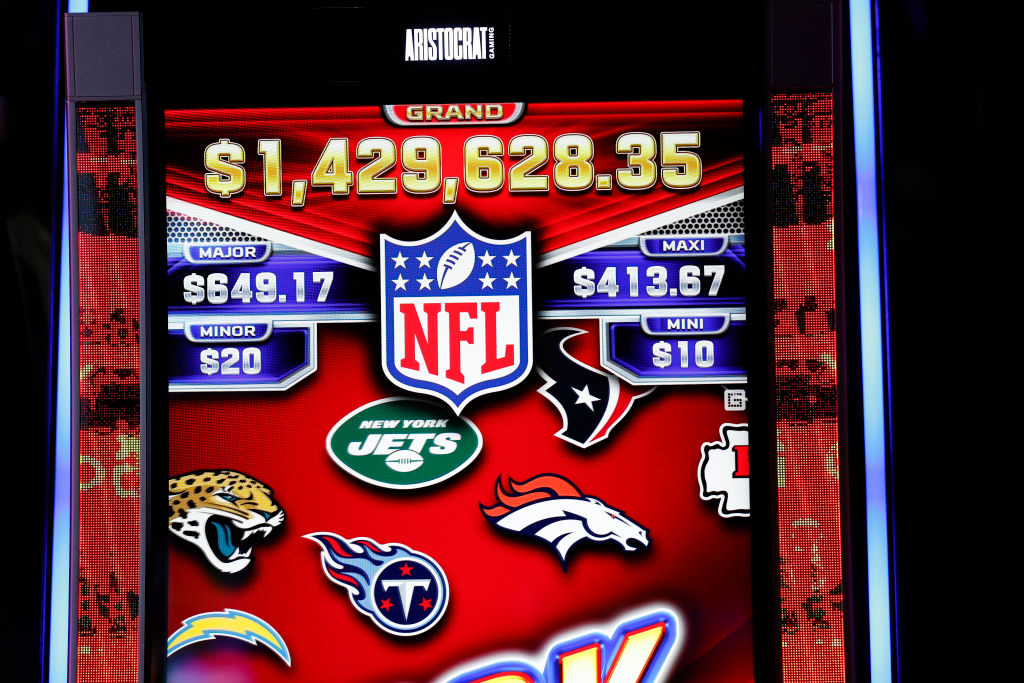 NFL slot machines let you pick your favorite team and play along, and potentially can win you a big jackpot if you're lucky enough.