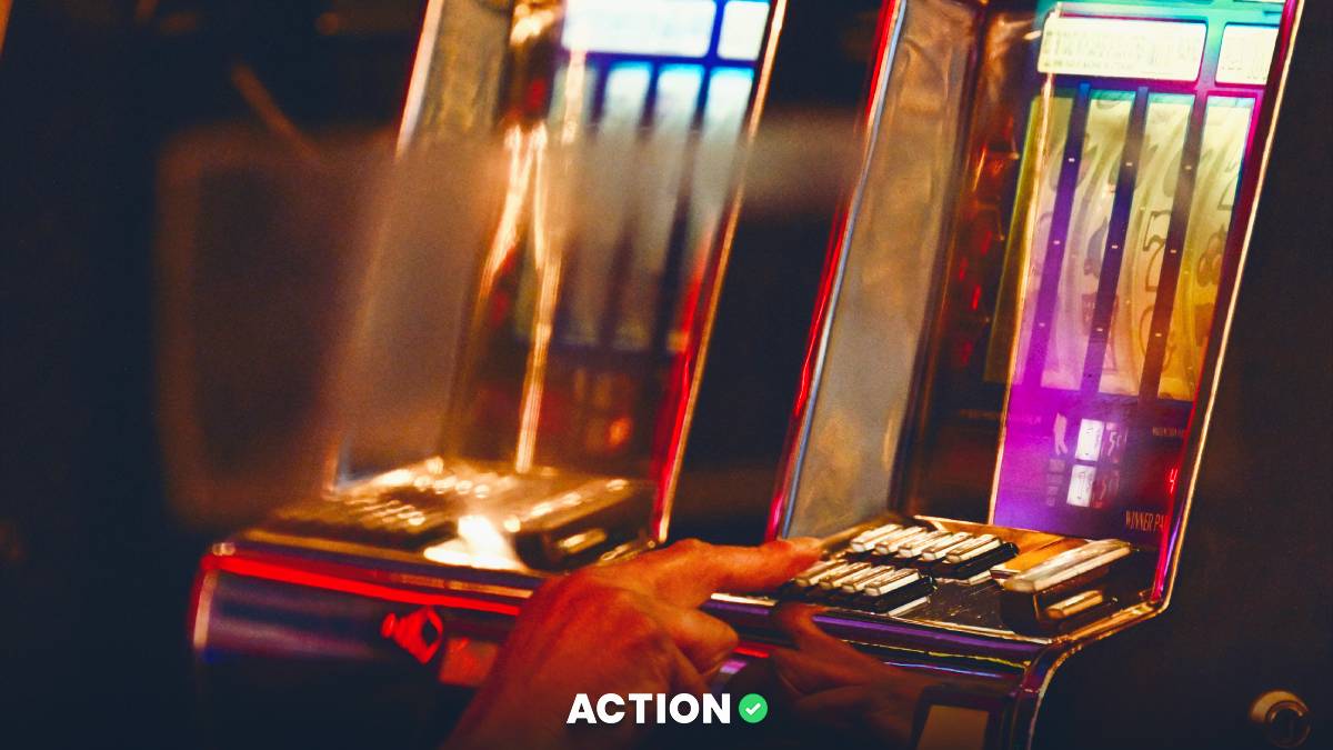 Man Turns $1 Into $945,000 Slot Machine Jackpot